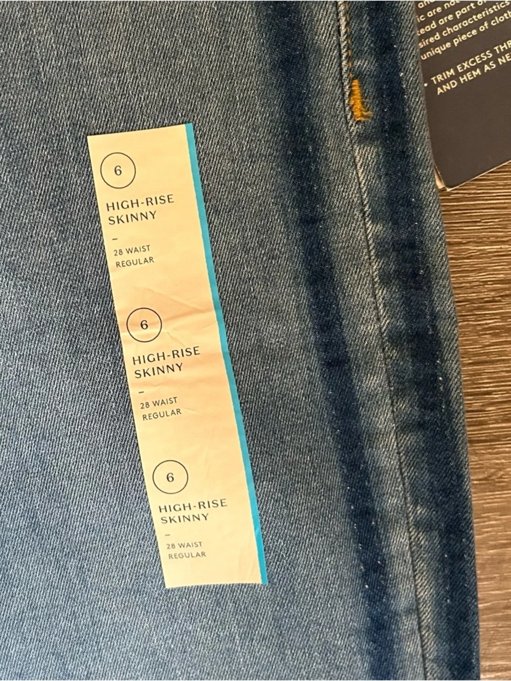 NWT‎ Size 6 High Rise Skinny Jeans Universal Thread